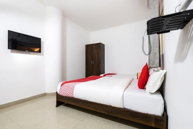 Western Silicon Hotel Kammasandra Extérieur photo